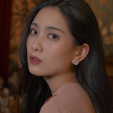 Load image into Gallery viewer, White Pearl Four-Leaf Clover Stud Earrings: Gold-Plated Silver Vintage-Style Earrings with a Luxurious Look