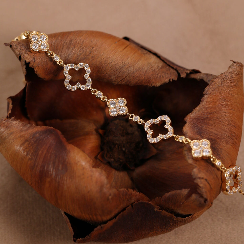Original Openwork Four-Leaf Clover Lucky Bracelet in Gold-Plated Silver with Diamonds