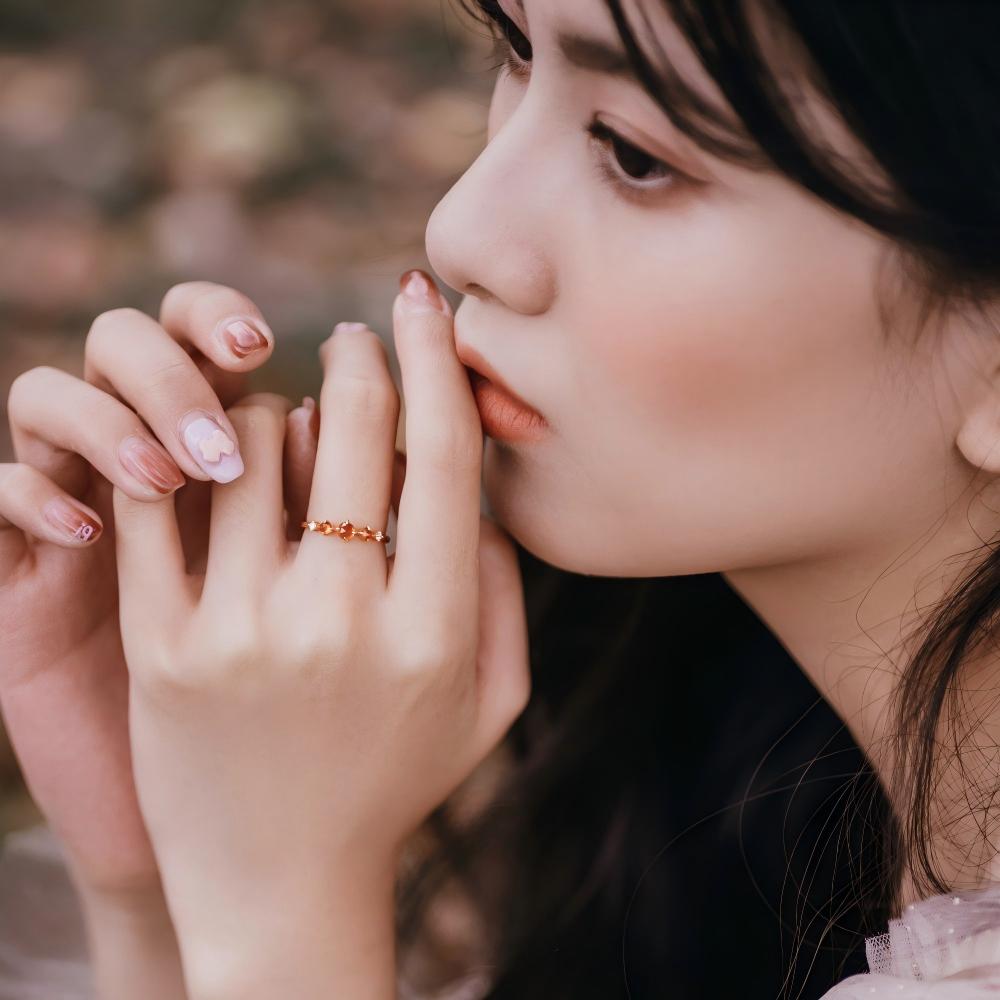 Vintage-Style Open-Finger Garnet Ring in Orange-Yellow Tones