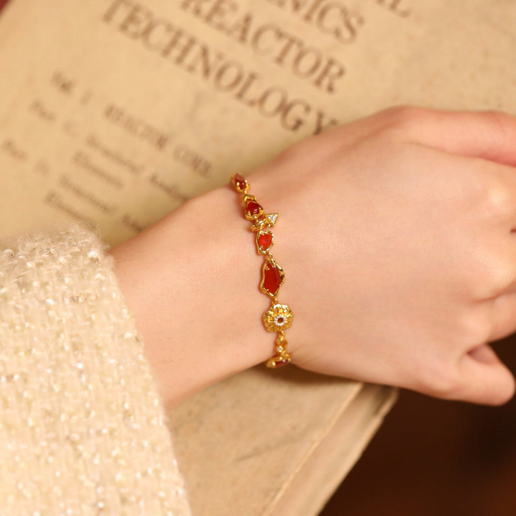 Sun God Red Agate Bracelet: Gold-Plated, Lightly Luxurious, Retro Charm