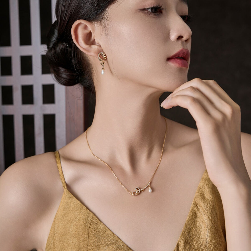 Original Chinese-Style Cloud-Shaped Pearl Necklace, Silver with Gold Plating
