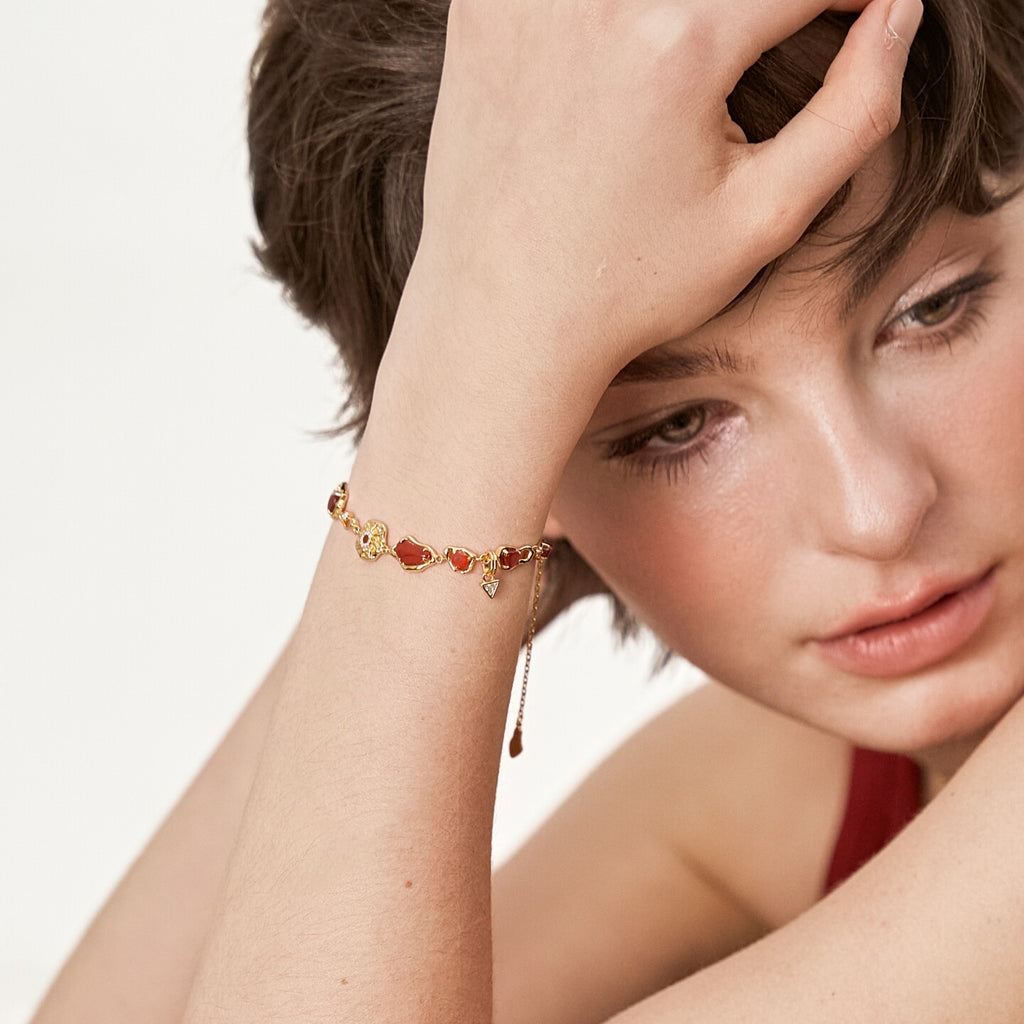 Sun God Red Agate Bracelet: Gold-Plated, Lightly Luxurious, Retro Charm